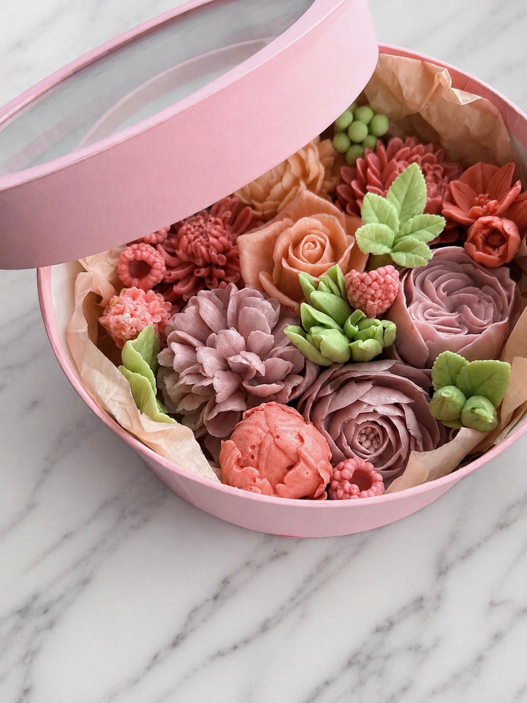 Velvet Mauve Round Box cutie rotundă cu trandafiri mauve din bezea